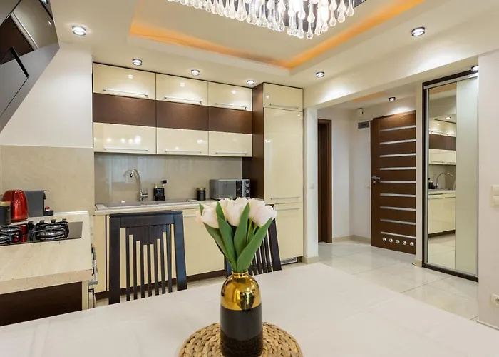 Close- Grzybowska 5-305 Varsó