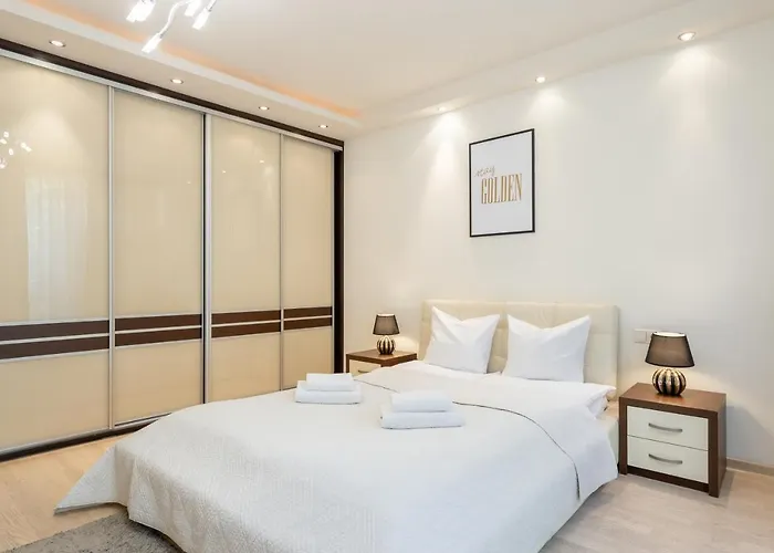 Close- Grzybowska 5-305 Apartman Varsó