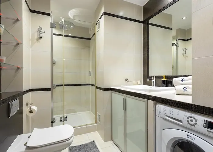 Close- Grzybowska 5-305 * Varsó