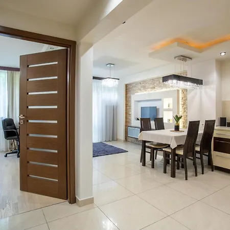 Close- Grzybowska 5-305 Apartment